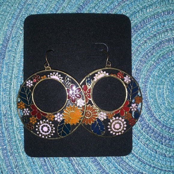 Floral boho style earrings - Picture 2 of 2